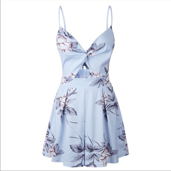 🆕Light Blue Floral Back Tie Romper - Picture 5 of 7